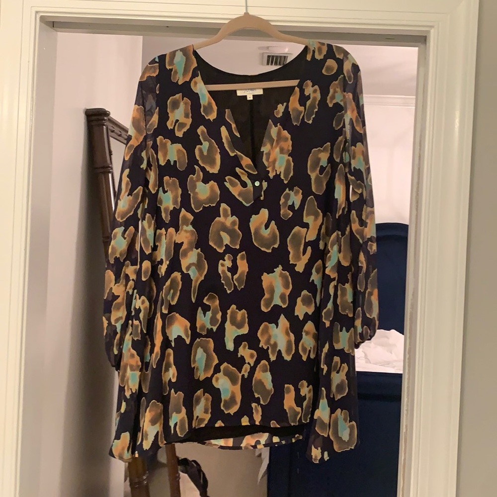 Size medium boutique top